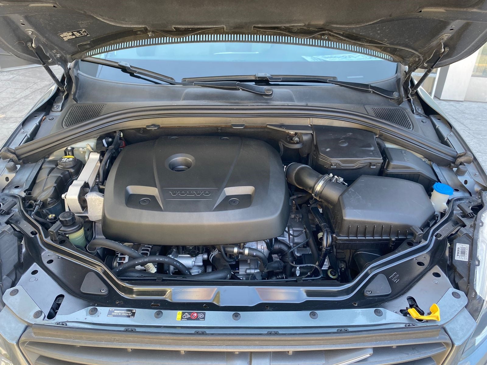 2017 Volvo XC60 ADDITION PLUS L4 2.0L 245 CP 5 PUERTAS AUT PIEL BA AA