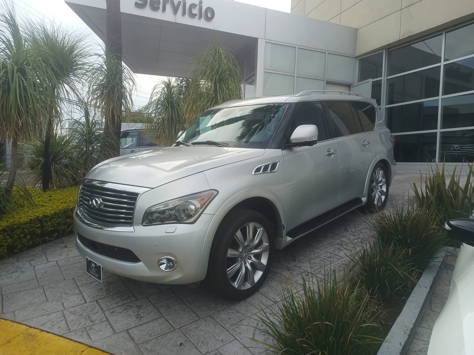 2012 INFINITI QX56 BASE V8 5.6L 400 CP 5 PUERTAS AUT PIEL BA AA QC
