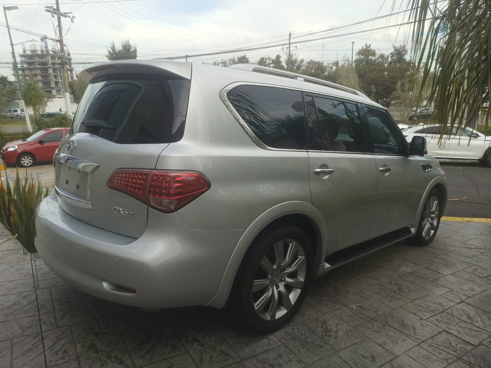 2012 INFINITI QX56 BASE V8 5.6L 400 CP 5 PUERTAS AUT PIEL BA AA QC