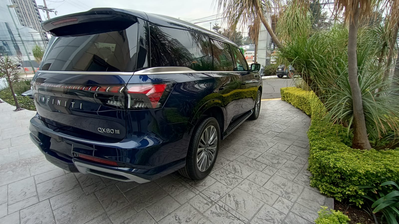 2025 INFINITI QX80 4WD, V6, 3.5L, 450 CP, 5 PUERTAS, AUT, 7 PASAJEROS