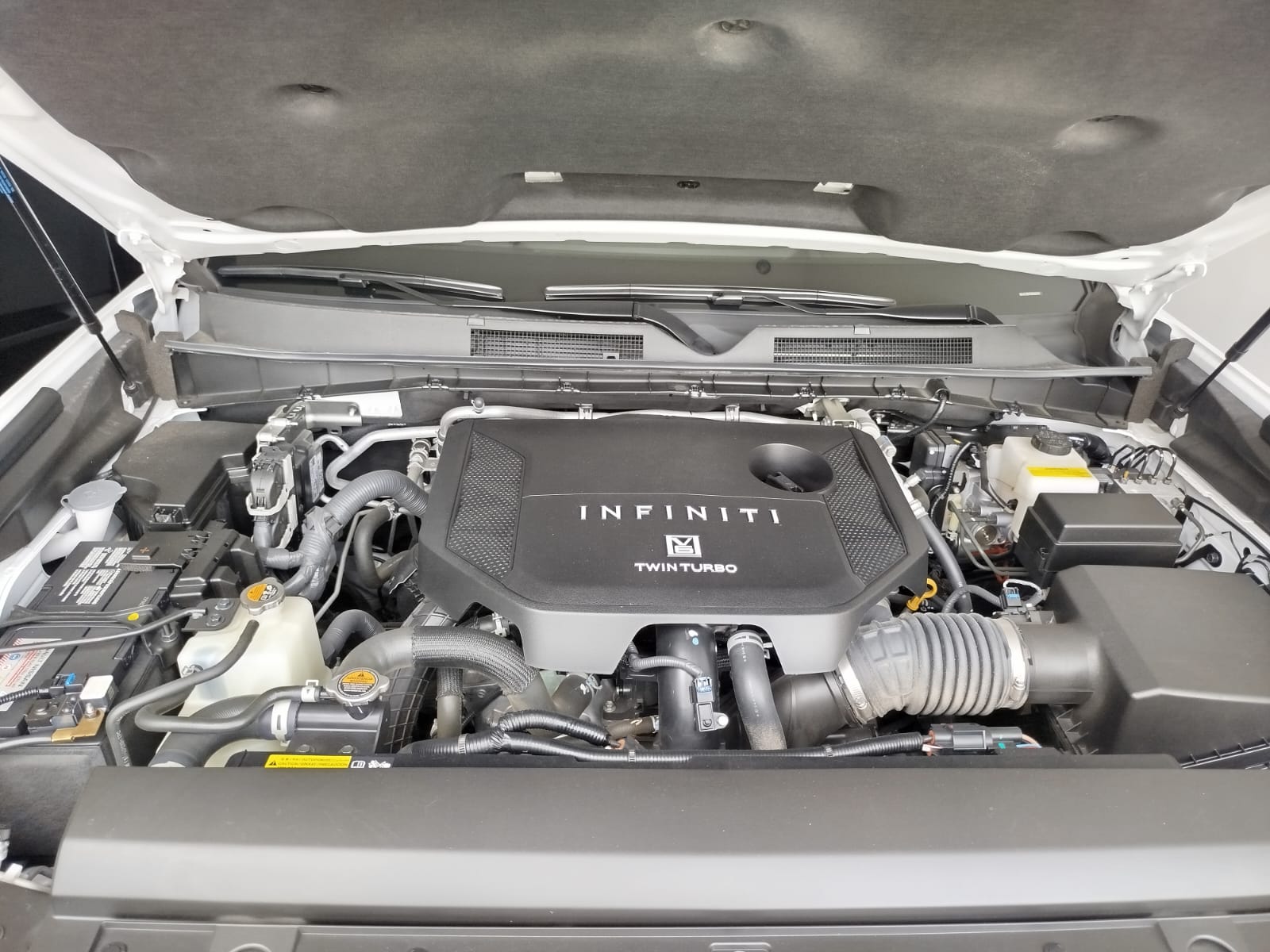 2025 INFINITI QX80 4WD, V6, 3.5L, 450 CP, 5 PUERTAS, AUT, 8 PASAJEROS