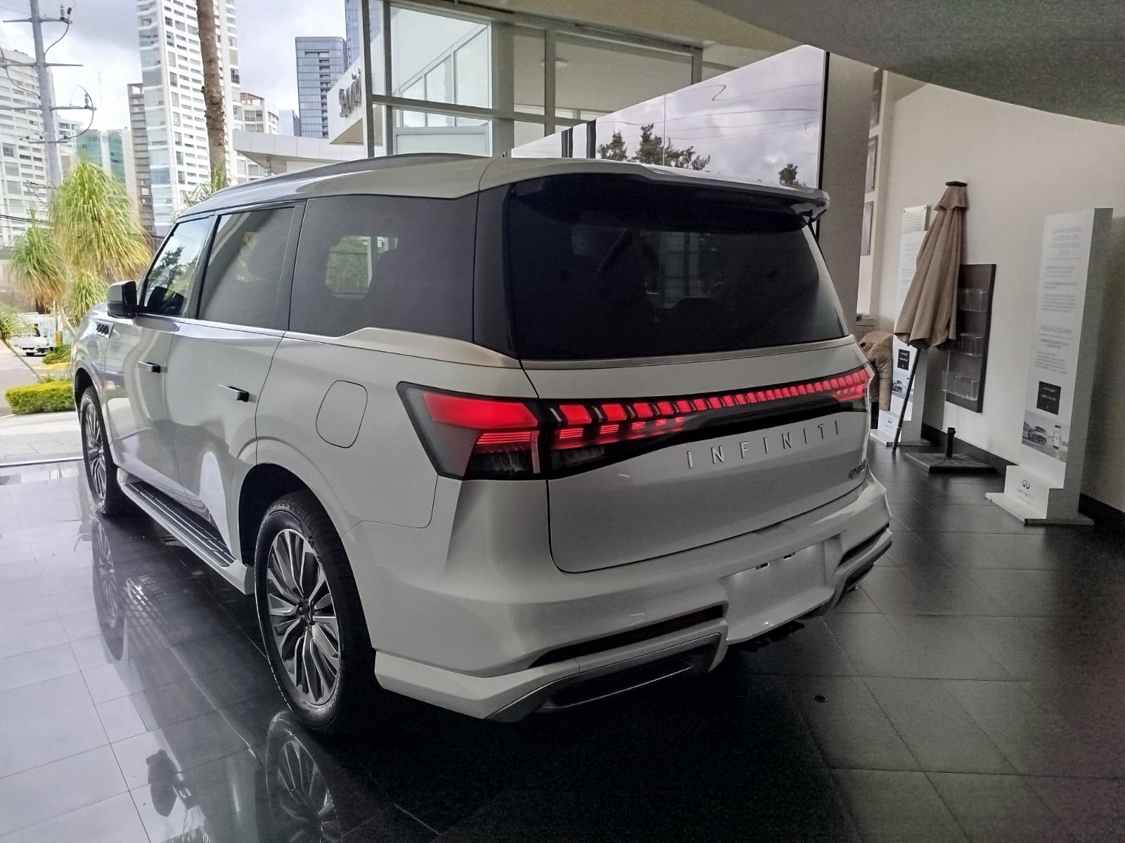 2025 INFINITI QX80 4WD, V6, 3.5L, 450 CP, 5 PUERTAS, AUT, 8 PASAJEROS