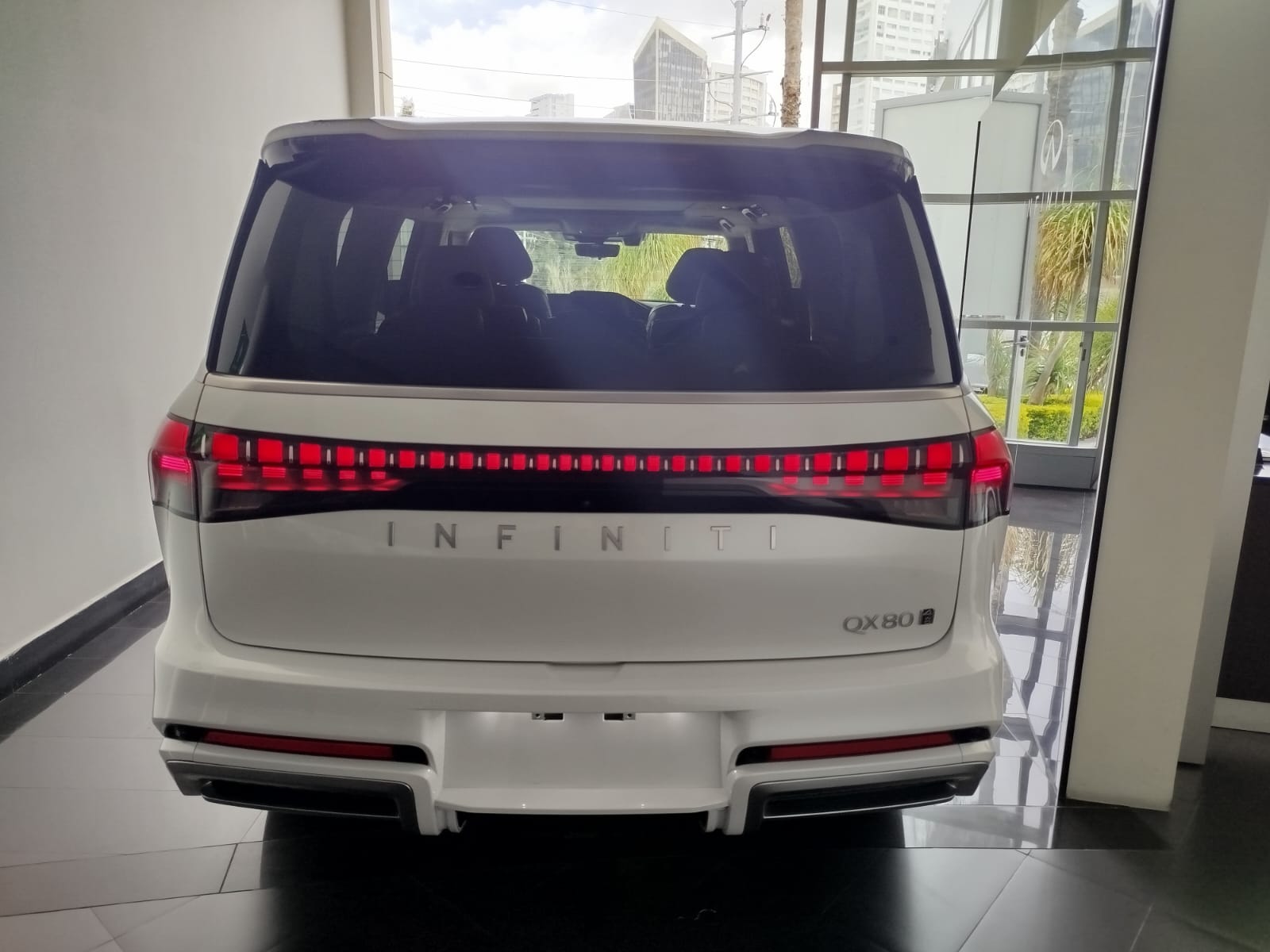 2025 INFINITI QX80 4WD, V6, 3.5L, 450 CP, 5 PUERTAS, AUT, 8 PASAJEROS