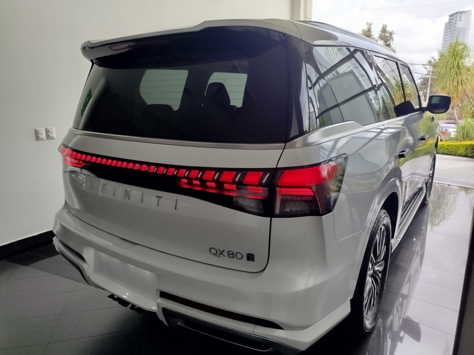 2025 INFINITI QX80 4WD, V6, 3.5L, 450 CP, 5 PUERTAS, AUT, 8 PASAJEROS