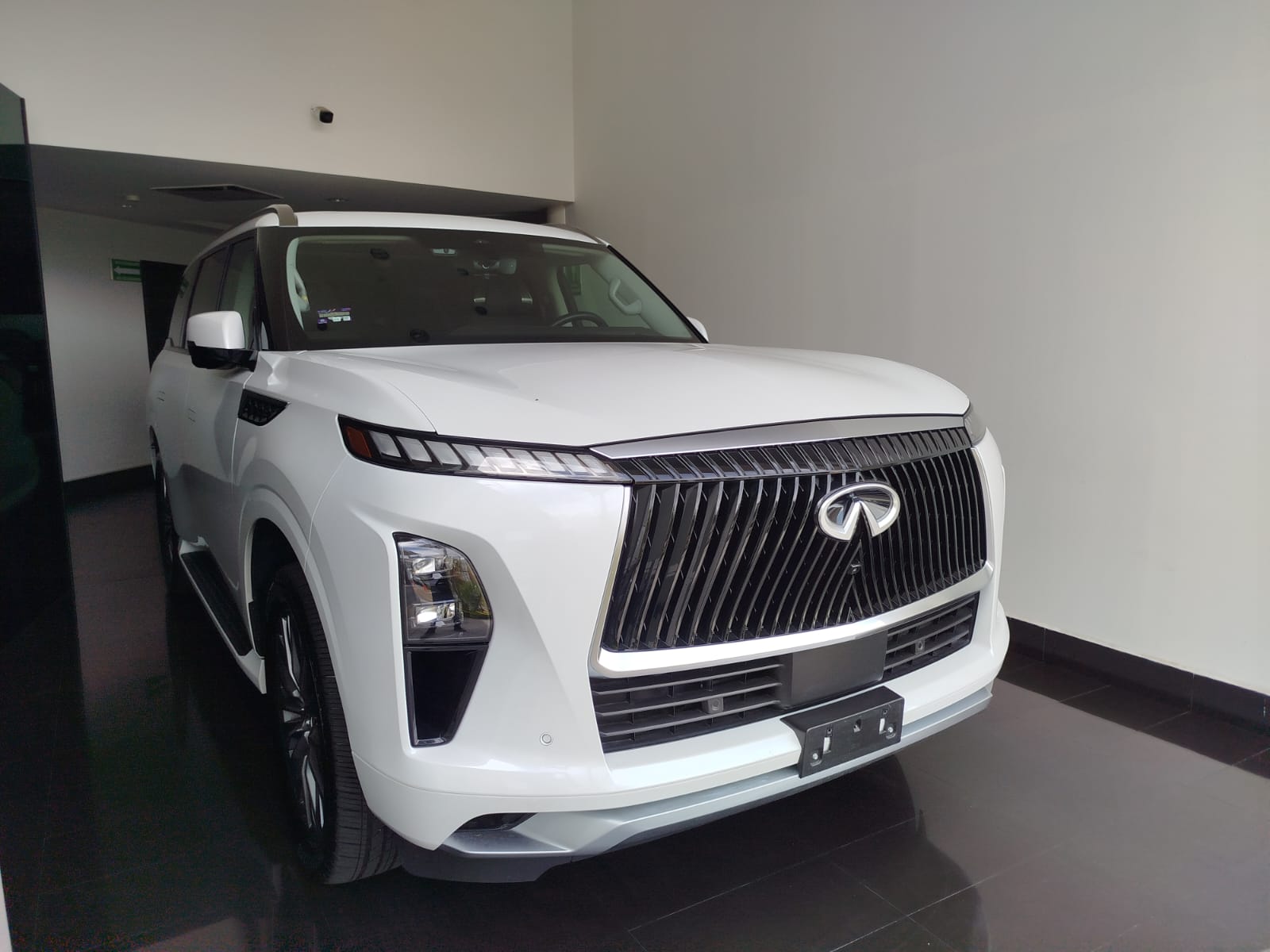 2025 INFINITI QX80 4WD, V6, 3.5L, 450 CP, 5 PUERTAS, AUT, 8 PASAJEROS