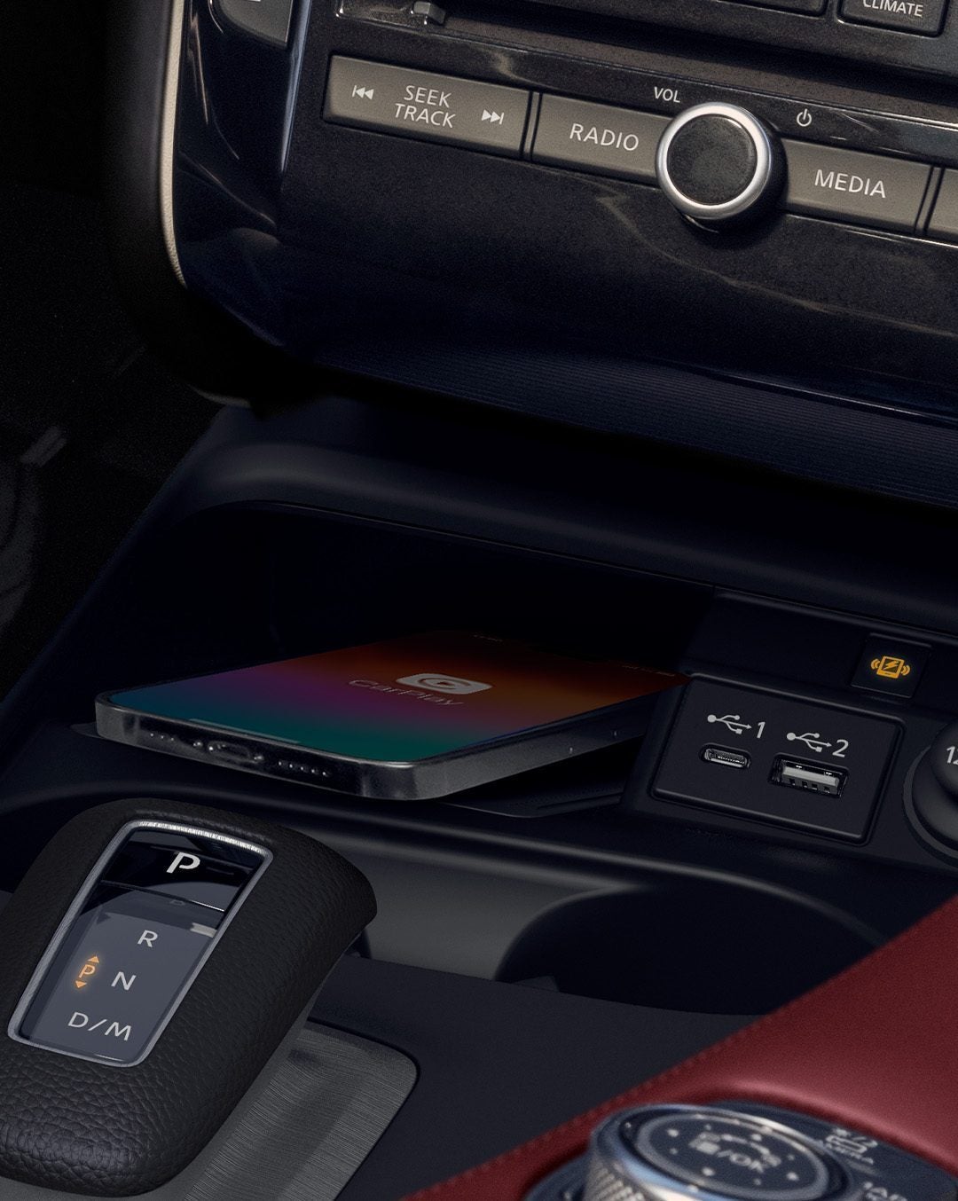Base de carga inalámbrica para smartphone INFINITI QX50 2025 y cuatro puertos USB
